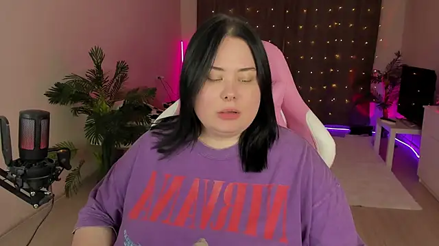 Snapshot of Akemi_BBW chatting on October 2025 04:48:02 PM Akemi BBW online show from October 2025 04:48:02 PM