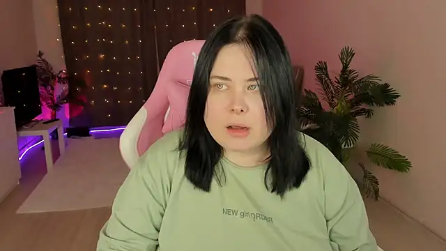 Snapshot of Akemi_BBW chatting on October 2025 06:06:01 PM Akemi BBW online show from October 2025 06:06:01 PM