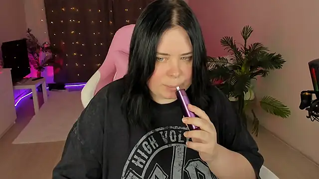 Snapshot of Akemi_BBW chatting on October 2025 04:37:02 PM Akemi BBW online show from October 2025 04:37:02 PM