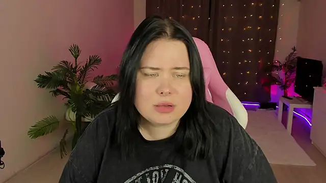 Snapshot of Akemi_BBW chatting on October 2025 03:53:01 PM Akemi BBW online show from October 2025 03:53:01 PM