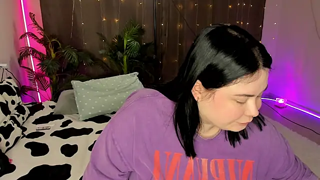 Snapshot of Akemi_BBW chatting on October 2025 06:43:01 PM Akemi BBW online show from October 2025 06:43:01 PM