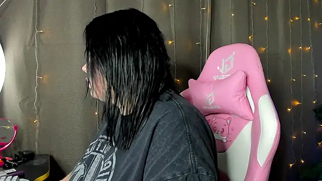 Snapshot of Akemi_BBW chatting on October 2025 08:15:02 PM Akemi BBW online show from October 2025 08:15:02 PM