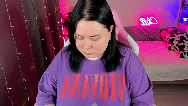 Snapshot of Akemi_BBW chatting on November 2025 04:28:02 PM Akemi BBW online show from November 2025 04:28:02 PM