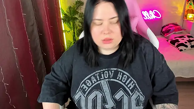 Snapshot of Akemi_BBW chatting on November 2025 04:41:01 PM Akemi BBW online show from November 2025 04:41:01 PM