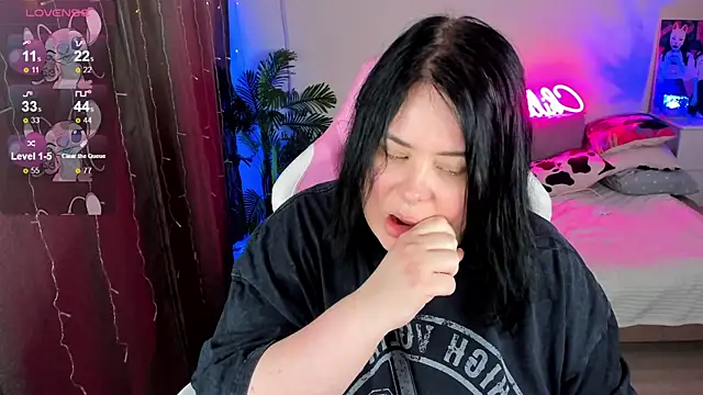 Snapshot of Akemi_BBW chatting on November 2025 01:44:01 PM Akemi BBW online show from November 2025 01:44:01 PM