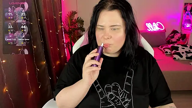 Snapshot of Akemi_BBW chatting on November 2025 05:52:01 PM Akemi BBW online show from November 2025 05:52:01 PM