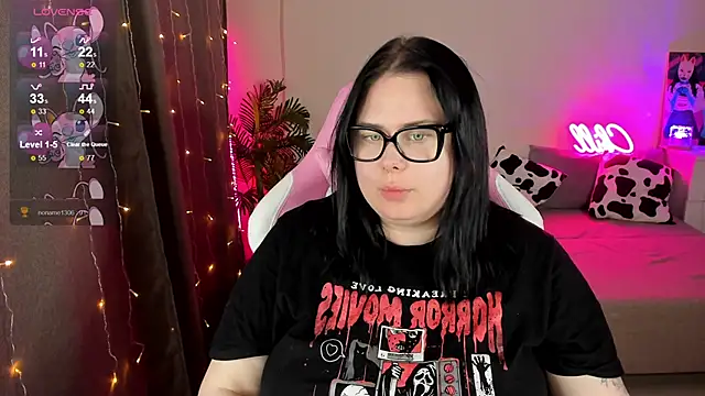 Snapshot of Akemi_BBW chatting on November 2025 06:23:02 PM Akemi BBW online show from November 2025 06:23:02 PM