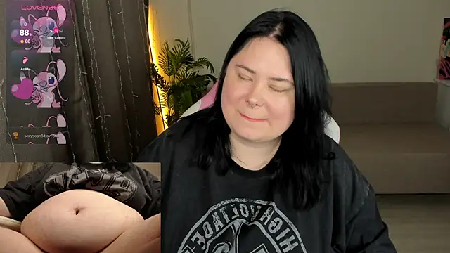 Snapshot of Akemi_BBW chatting on December 2025 05:26:01 AM Akemi BBW online show from December 2025 05:26:01 AM