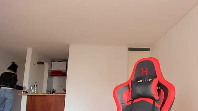 zoe jeane beker online show from February 2025 09:32:01 PM