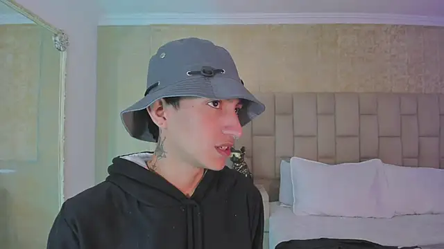 DereckCooperr online show from January 2025 09:45:01 PM