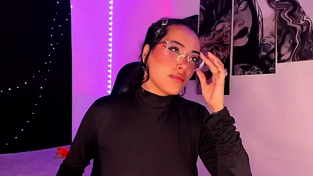 willow poisson online show from December 2024 11:24:02 PM