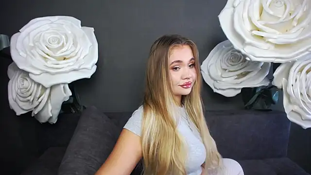 Snapshot of StacyYellig chatting on September 2025 02:16:01 PM StacyYellig online show from September 2025 02:16:01 PM