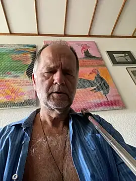 Snapshot of artXhibitor chatting on May 2026 06:21:03 AM artXhibitor online show from May 2026 06:21:03 AM