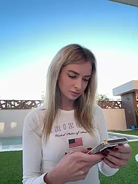 Snapshot of EvieEvans chatting on January 2025 04:18:02 PM EvieEvans online show from January 2025 04:18:02 PM