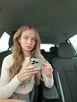 Snapshot of EvieEvans chatting on September 2025 03:34:02 PM EvieEvans online show from September 2025 03:34:02 PM