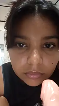 stefanie010 online show from February 2025 06:44:01 PM