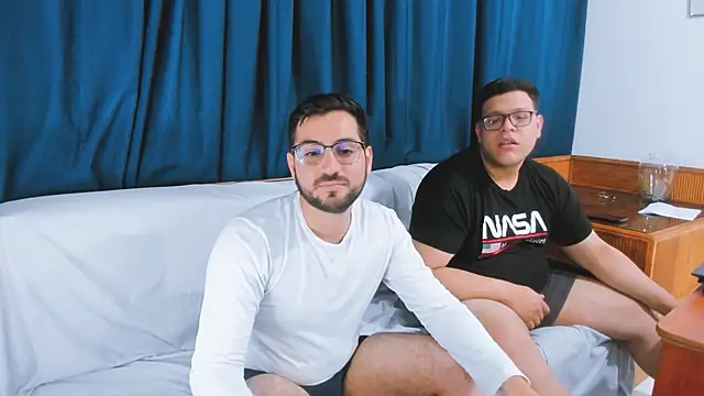 Snapshot of _Araboys_ chatting on November 2025 04:15:02 AM Araboys online show from November 2025 04:15:02 AM