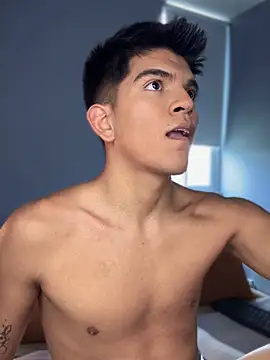 santiago 01 online show from September 2025 07:57:01 PM