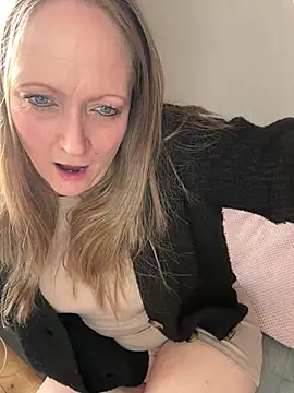 Snapshot of HoneyBluex chatting on February 2025 01:08:02 PM HoneyBluex online show from February 2025 01:08:02 PM