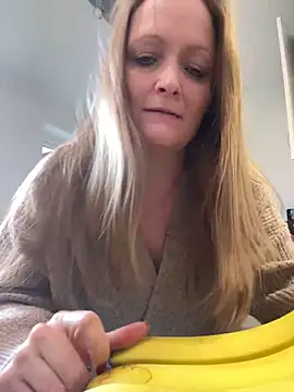 Snapshot of HoneyBluex chatting on February 2025 01:44:01 PM HoneyBluex online show from February 2025 01:44:01 PM