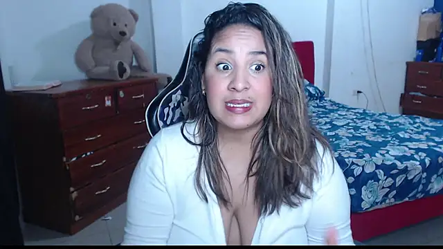 Snapshot of KathyHardcore69 chatting on October 2025 03:40:02 AM KathyHardcore69 online show from October 2025 03:40:02 AM