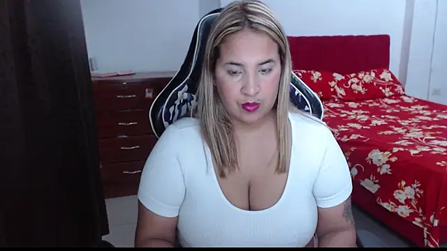 Snapshot of KathyHardcore69 chatting on November 2025 02:33:02 AM KathyHardcore69 online show from November 2025 02:33:02 AM