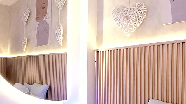 daiana curly online show from February 2026 07:45:01 PM