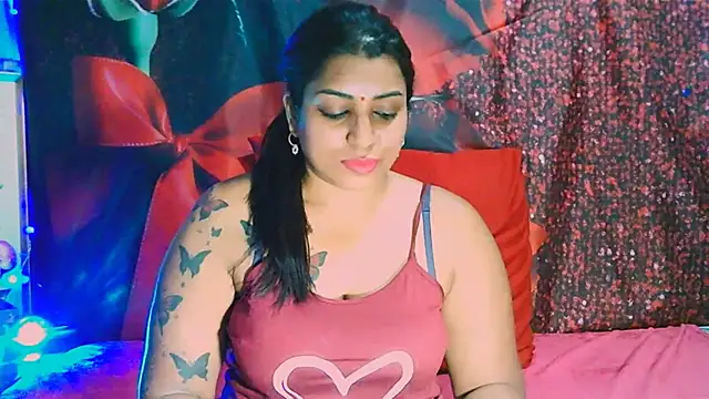 Snapshot of RoyalIndianCreamPuff chatting on January 2025 05:40:01 PM RoyalIndianCreamPuff online show from January 2025 05:40:01 PM