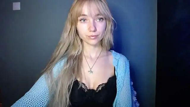 LuciaYoung online show from November 2025 08:00:02 AM