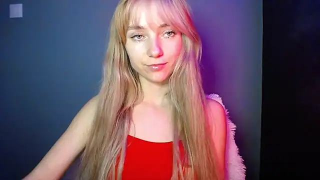 LuciaYoung online show from November 2025 08:05:01 PM