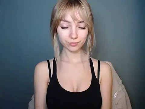 LuciaYoung online show from February 2026 07:45:01 AM