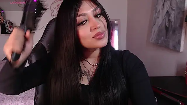 MissDennise online show from October 2025 05:33:02 PM