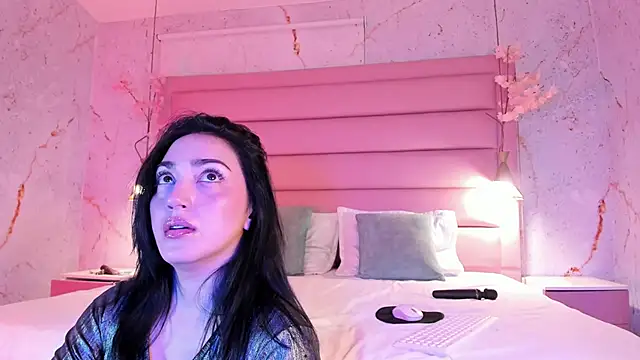 LIAH IZUMI online show from September 2025 01:33:01 PM