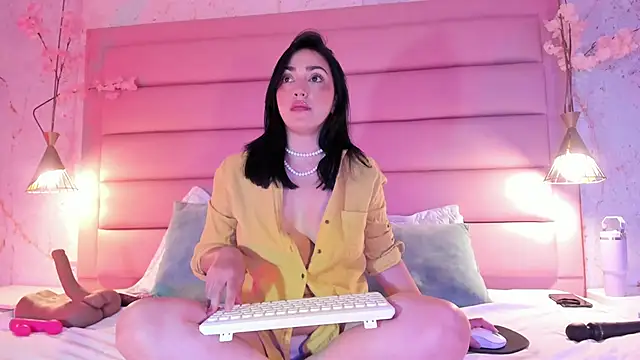 LIAH IZUMI online show from September 2025 01:33:02 PM