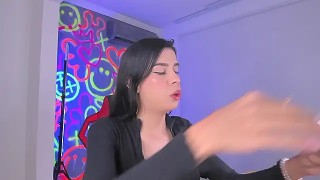 Snapshot of johedija chatting on December 2024 07:00:02 PM johedija online show from December 2024 07:00:02 PM