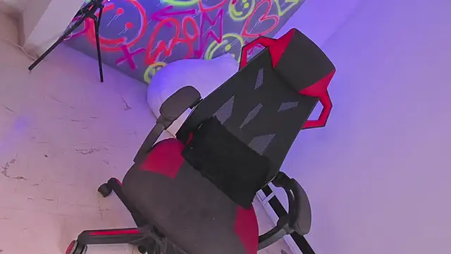 Snapshot of johedija chatting on December 2024 08:36:02 PM johedija online show from December 2024 08:36:02 PM