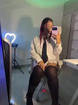 RavenM8 online show from February 2026 12:53:02 AM