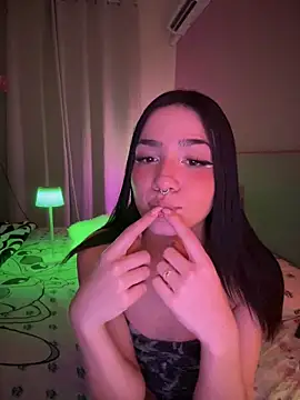 Snapshot of ShannonShanny chatting on October 2025 07:05:01 PM ShannonShanny online show from October 2025 07:05:01 PM