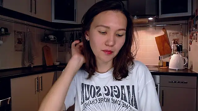 Kelly Yon online show from September 2025 09:38:01 PM