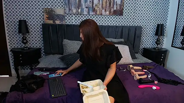 scarlett moore online show from March 2025 04:00:02 PM