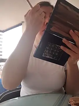 scarlett moore online show from October 2025 01:22:01 PM