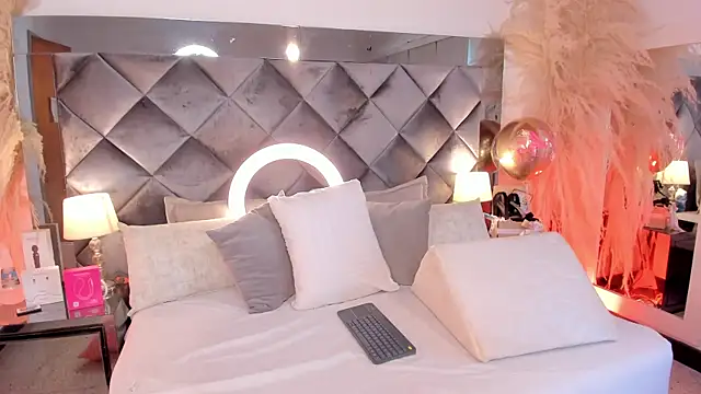 sofhiaa adaams online show from October 2025 04:39:01 PM