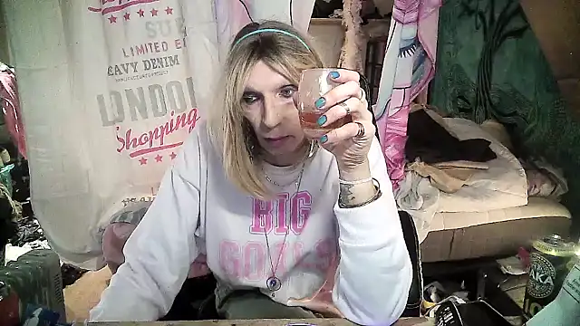 Snapshot of Ombeline1 chatting on February 2025 03:18:02 PM Ombeline1 online show from February 2025 03:18:02 PM