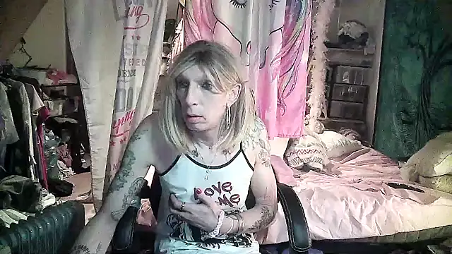 Snapshot of Ombeline1 chatting on February 2025 05:25:01 AM Ombeline1 online show from February 2025 05:25:01 AM