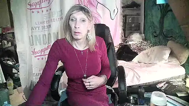 Snapshot of Ombeline1 chatting on February 2025 10:20:02 PM Ombeline1 online show from February 2025 10:20:02 PM