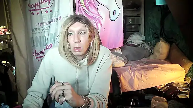 Snapshot of Ombeline1 chatting on February 2025 07:11:01 AM Ombeline1 online show from February 2025 07:11:01 AM