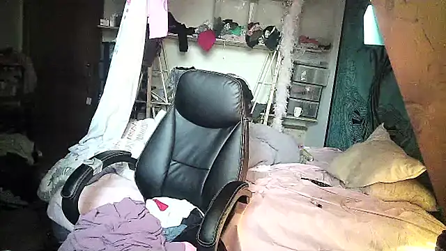 Snapshot of Ombeline1 chatting on March 2025 07:08:02 AM Ombeline1 online show from March 2025 07:08:02 AM