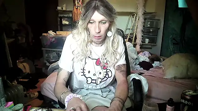 Snapshot of Ombeline1 chatting on March 2025 01:03:02 PM Ombeline1 online show from March 2025 01:03:02 PM