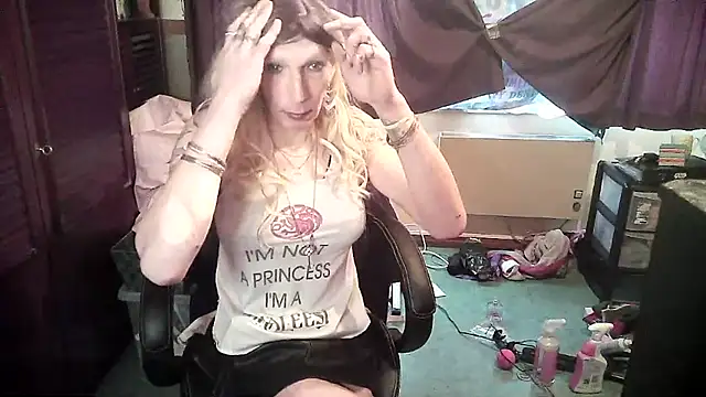 Snapshot of Ombeline1 chatting on March 2025 08:48:01 AM Ombeline1 online show from March 2025 08:48:01 AM