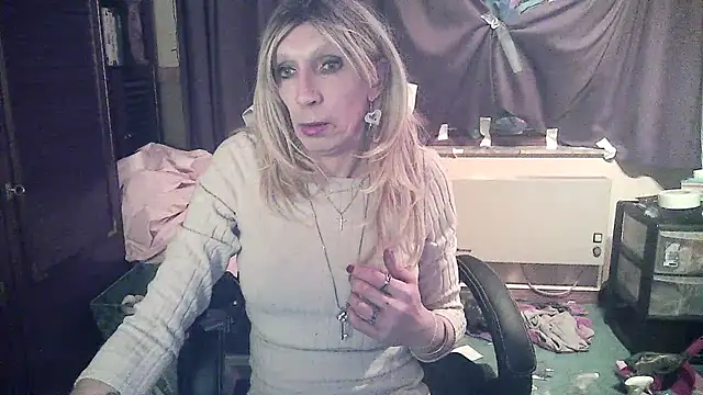 Snapshot of Ombeline1 chatting on March 2025 04:13:01 AM Ombeline1 online show from March 2025 04:13:01 AM